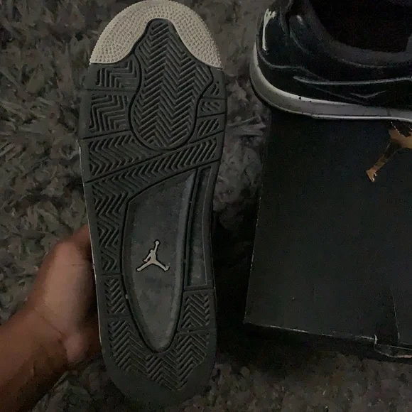 Air Jordan 4s - Picture 5 of 9